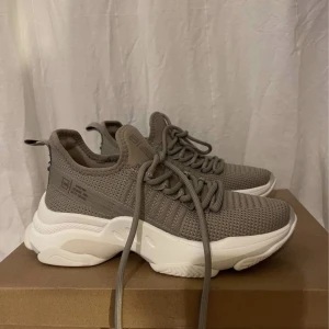 Helt nya Steve Madden skor ✨ - Jätte fina Steve Madden skor i beigt ✨