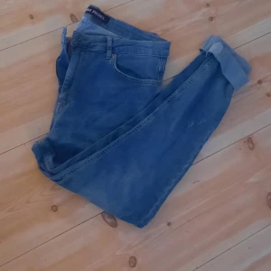 Denim Rebel Strl 44 - Använda fåtal gånger, fint skick.