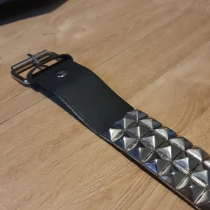 Nitbälde 3-radiga pyramider - 97 cm långt (Storlek S). I fint skick. Orginalpris på 398 kr. 