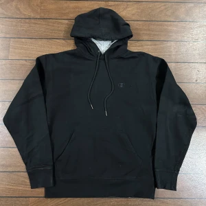 Champion hoodie - Snygg vintage champion Hoodie i storlek M! Bara att skriva om du undrar över något🙏