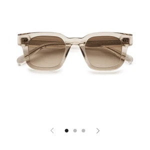 Chimi glasögon  - säljer mina helt oanvända chimi glasögon i modell 04 och förgen ecru. köptes i somras och aldrig fått användning av de.