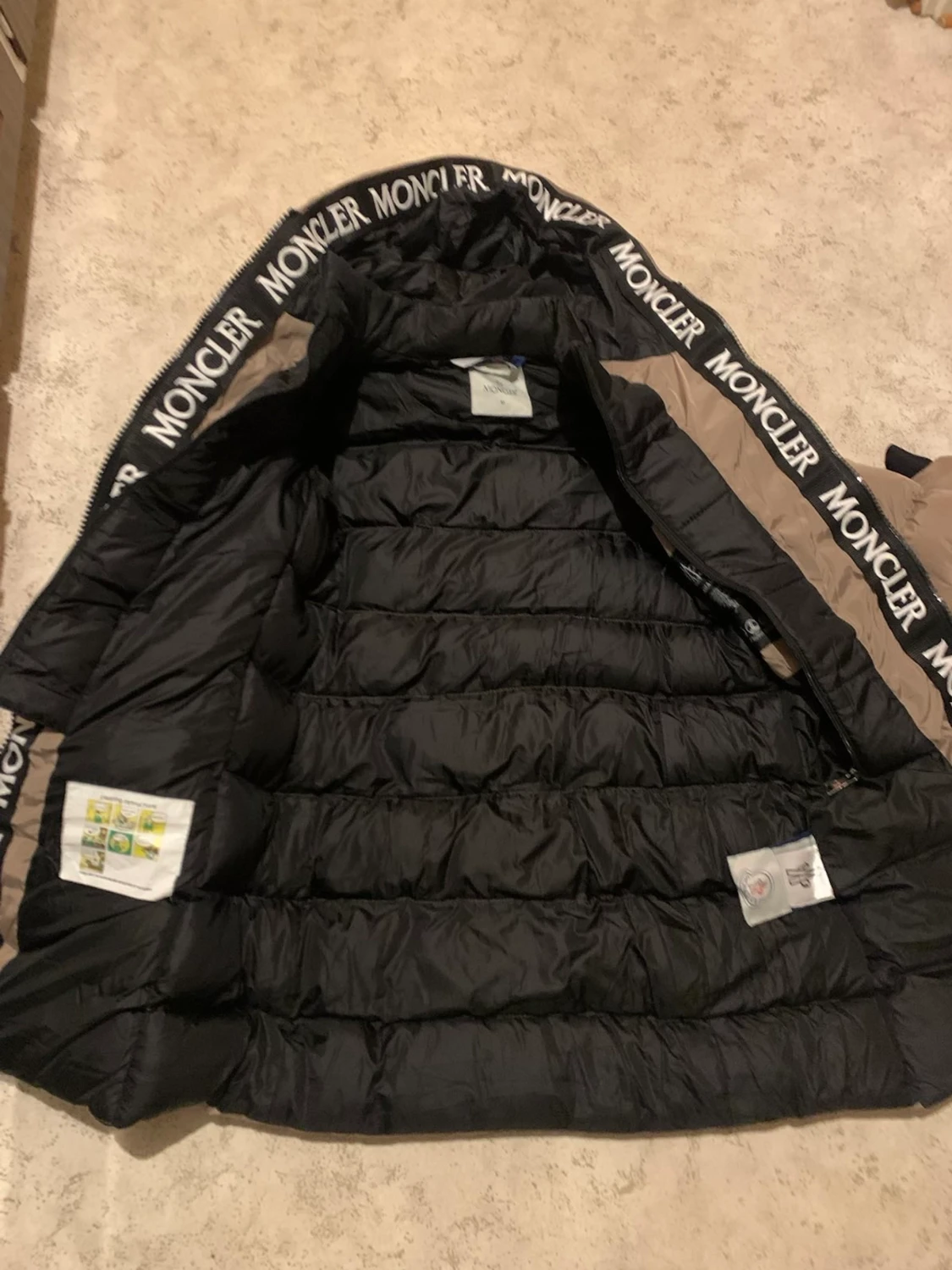Äkta Moncler jacka