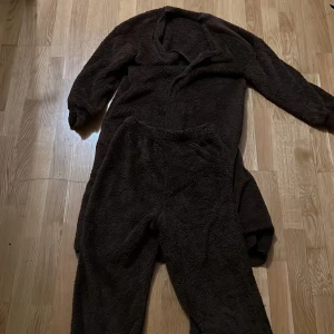 Teddy sett - Matchande teddy sett med utsvängda byxor topp och cardigan i storlek S