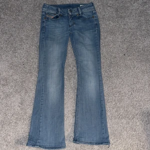 Ljusblå lågmidjade jeans  - Säljer dessa ursnygga lågmidjade diesel jeans!!!!