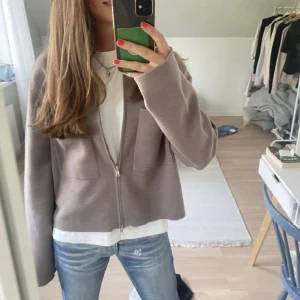 Tröja  - Såld men följ för att hinna se framtida annonser ❤️❤️