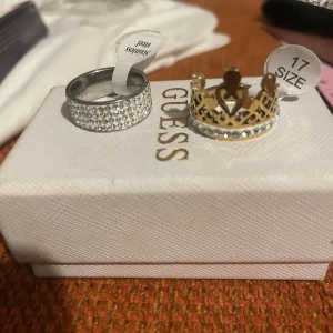 Ringar stl 17 swarowski sterling silver - Snygga ringar swarowski i sterling silver. Pris 179:- st eller vid köp av båda 149:- st