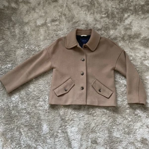 Gant Woolen Cropped Jacket - Super soft Gant jacket, bought a year ago only worn few times. Like new! 77% wool 13% polyester 5% cashmere 5% other fibers