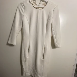 MK klänning  - Äkta Michael kors klänning i storlek 0 (s/xs) 