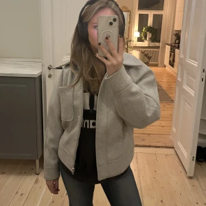 Nakd jacka  - Mycket populär jacka som tyvärr inte kommer till användning, super snygg till våren!!