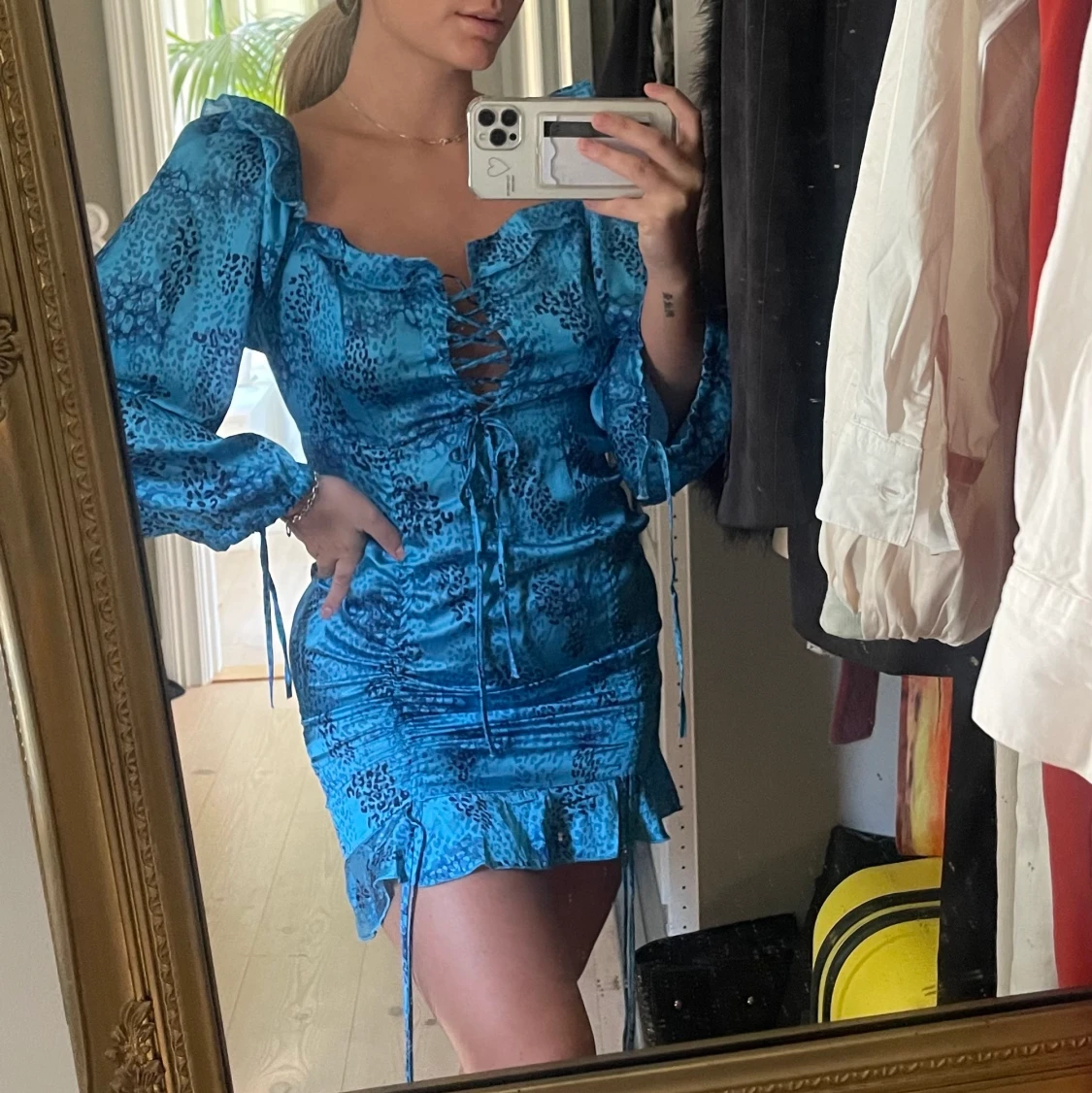 Långärmad oanvänd klänning 