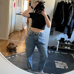 Oversized jeans - Oversized jeans i storlek 29, jag är storlek S så passar även M. Inga defekter! Priset kan diskuteras! Köparen står för frakten eller mötas i Uppsala❣️