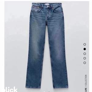 Säljer dessa slutsålda Zara Jeans som är midwaist. Storleken är 34 eller XS. Köpta i höstas och är i bra skick. Kontakta vid intresse!