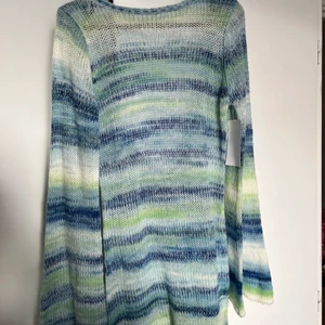 Hanna schönberg  - Säljer vid bra bud, jätte fin klänning till sommaren