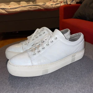 HOPE Skor  - Säljer dessa snygga HOPE skor storlek 44