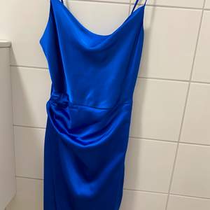 Zara klänning, oanvänd med prislappen kvar. Nypris 400kr