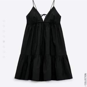 Jättefin svart klänning från Zara. Köpt förra sommaren. Endast använd 1 gång 