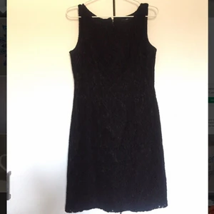 Klänning - Basic spets svart klänning som ny 🖤 An item needed in every closet 🖤