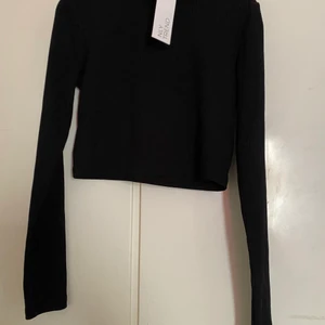 Nelly  - En oanvänd crop top från Nelly i storlek s. 