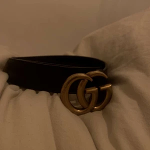 Gucci skärp  - Säljer mitt gucciskärp som är inköpt 2018, fick det i julklapp så har inget kvitto. Däremot finns både kartong & påse kvar. Hör av er vid fler frågor 🌸