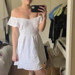 Studentklänning  - Studentklänning som jag aldrig använde. Helt ny med prislapp kvar🌸 frakt tillkommer