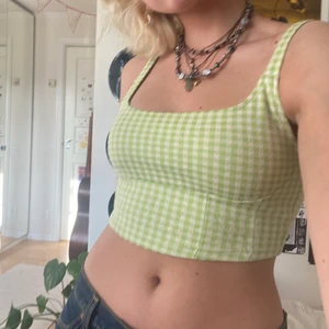 supermysigt linne <3 - Ett underbart korsettliknande linne från Zara 💕 passar toppen i nu i vår/sommar! Skriv för fler bilder/ frågor 💕