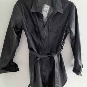 Jacka skjorta i "skinn" oanvänd - Strl Small