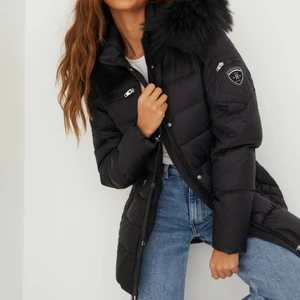 Rockandblue jacka storlek 36  - Jag säljer min Rockandblue jacka som har använt tre månader. Jag har köpt den för 2000 typ och vill sälja den 1200 kr. Skriv för mer bilder 