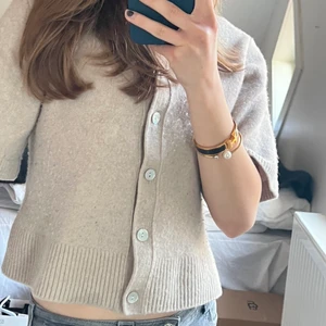 &other stories - Intressekoll!! Slutsåld &other stories tröja använd fåtal gånger i stolek xs passar s.💕💕💕