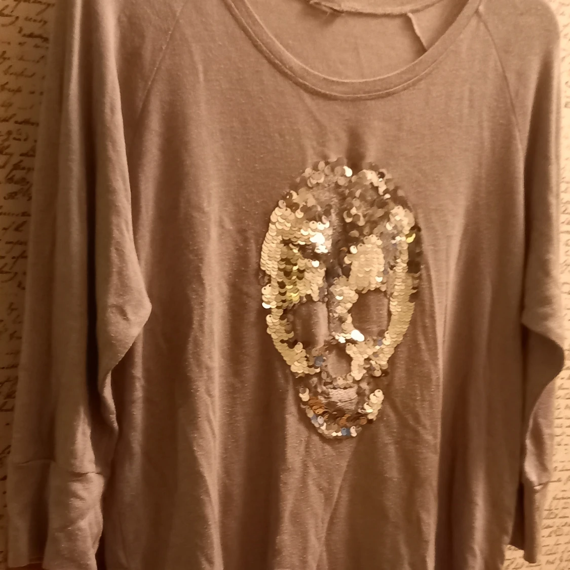 Grå top m glittrig döskalle