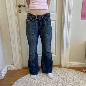 Jättecoola jeans från diesel med najs sommar! Skulle säga att de är mellan Xs och en S men det står storlek 30