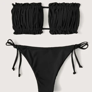 Bikini överdel  - Bikiniöverde i storlek L. Säljer för 30kr  🖤