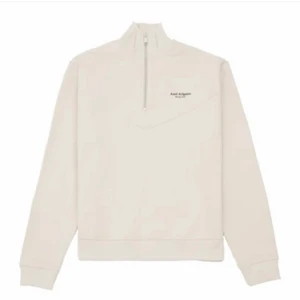 Arigato Half Zip  - Superfin ljusbeige herr sweatshirt med dragkedja. Som ny, knappt använd. Inköpt på Arigato butiken i Gbg, för 1709 kr, storlek L. Rök och djurfritt hem. Frakt tillkommer. 