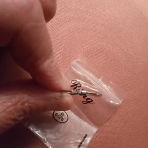 Ring silverfärgad stl 8. - Enkel ring silverfärgad stl 8 .Ny. Hämtas i Skene alt skickas o fraktfritt o Swishbetalning tillämpas .