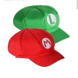 Mössor - Säljer domhär två helt nya Mario och Luigi kepsarna. De är oanvända och felfria men gick inte att skicka tillbaks så testar att sälja här. Perfekt till halloween☺️  Båda för 200kr 
