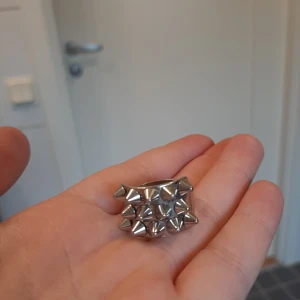 Edblad nitring  - Populär nitring i storlek M tror jag.