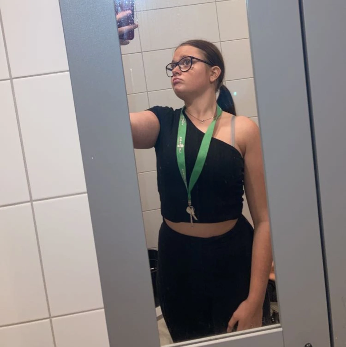 Säljer detta fina sätt.