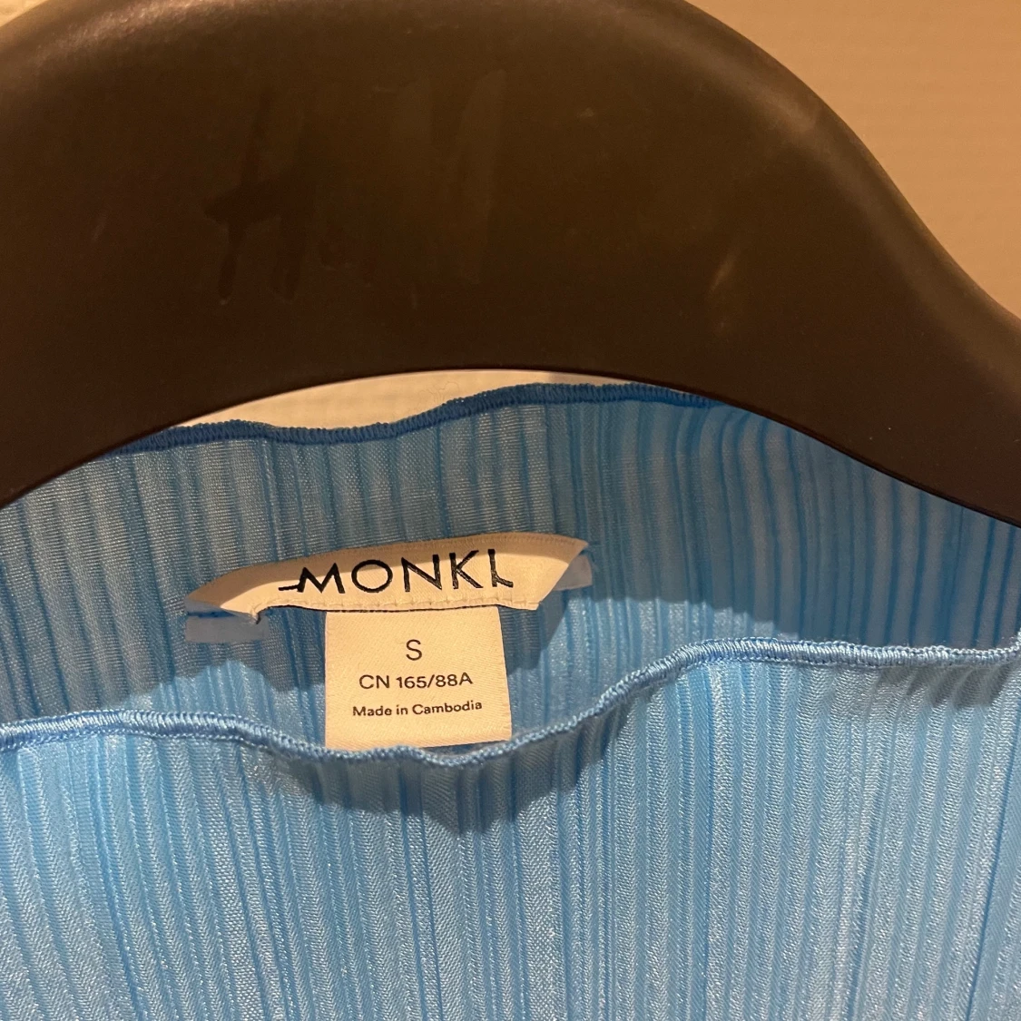 Blå blus från Monki