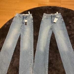 Jeans från asos. de är samma modell men ena är storlek 32 och andra 34. De är långa i modellen. Båda för 400kr  eller ett par 250kr. Prislapapr är kvar! 