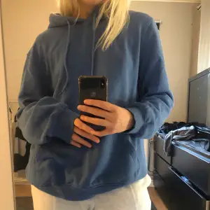 Basic blå hoodie