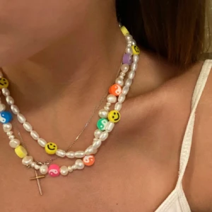 Ying Yang halsband - (Smiley halsbandet är sålt!) Så Ying Yang halsbandet kvar till försäljning ✨✨