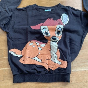 Sweatshirt  - En mysigt sweatshirt med Bambi på💗