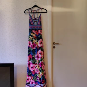 FashionNova  - Jättefin sommar klänning från fashionNova, tyvärr aldrig använd.