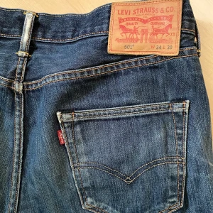 Vintage Levi’s 501 - Säljer min pappas vintage mörkblå Levi’s 501’s från 90-talet! Bra skick och inga defekter. Priset går att diskuteras vid snabb affär😁