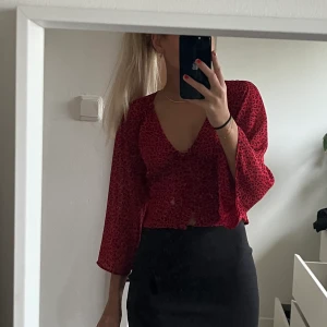 Jätte fin blus - Mammas gamla blus jätte special och fin! 💕 Storlek S, står ej för frakt