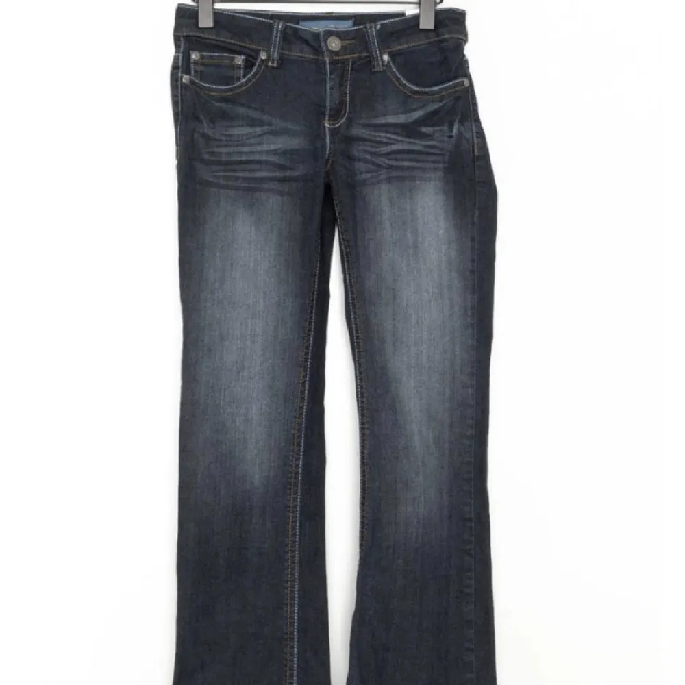 Lågmidjade bootcut jeans från Arizona.. Jeans & Byxor.