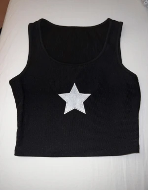 Y2K TOPP - Y2k topp. Köppt av en small business från usa. Nypris 350kr