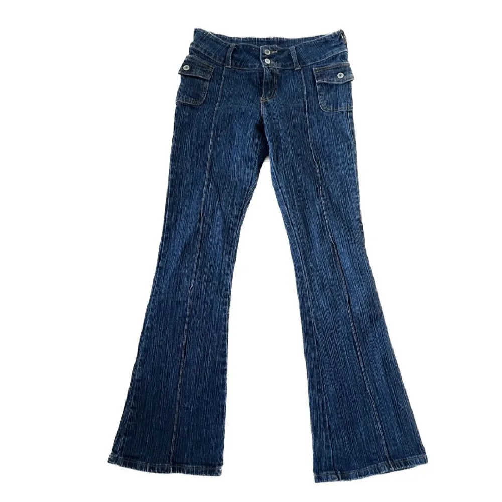 Lånade bilder men samma produkt! Agatha jeans från brandy, säljer då den är för lång för mig. Skulle nog passa någon som är 168-177. Helt nyskick, midja 76cm och innerbenslängd 86 cm💕✨️ Nypris 415+frakt 😊✨️ Skriv för flera bilder! (Hon i bilden är 163 cm) . Jeans & Byxor.