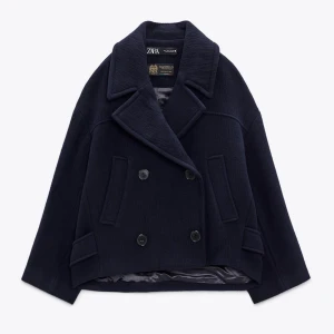 Oversize ull jacka från Zara - Intressekoll! Oversize marinblå ulljacka från Zara, strl M men passar mig som har S bra. Aldrig använd, endast testad. Nypris 1395kr 