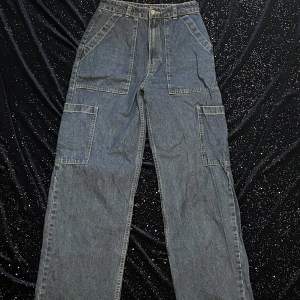 wide högmidje jeans med extra fixor, sitter väldigt bra och är knappt använda 