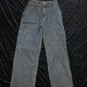 wide högmidje jeans med extra fixor, sitter väldigt bra och är knappt använda 